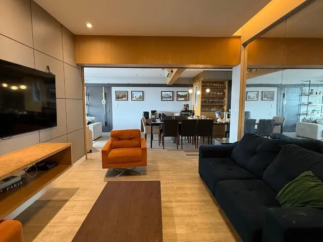 Imagem 13: Apartamento Amplo com 5 Suítes e 200m² no Edifício Torre de Itaúna