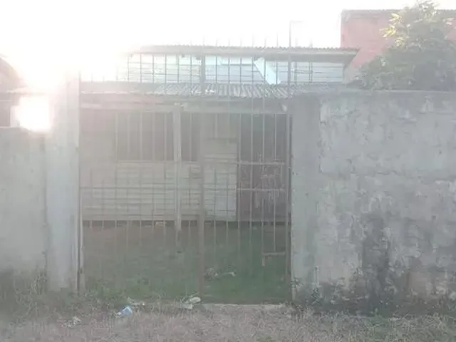 Imagem: A casa possui 1 Dormitório, 1 Banheiro e está localizado