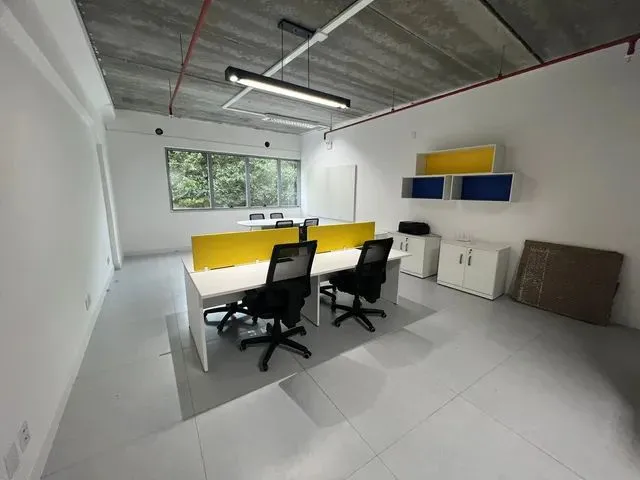 Imagem 4: Aluguel Anual - Sala Mobiliada com Copa - 47M² em Complexo Comercial na Sc 401