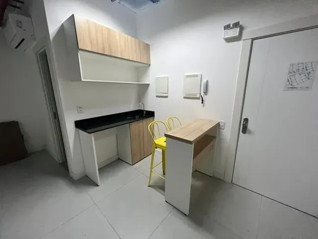 Imagem 2: Aluguel Anual - Sala Mobiliada com Copa - 47M² em Complexo Comercial na Sc 401