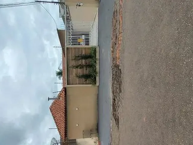 Imagem: A casa possui 3 Dormitórios, 3 Suítes, 5 Banheiros, 3