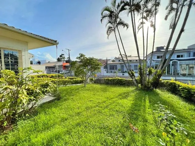 Imagem 2: Casa com Piscina Alto Padrão