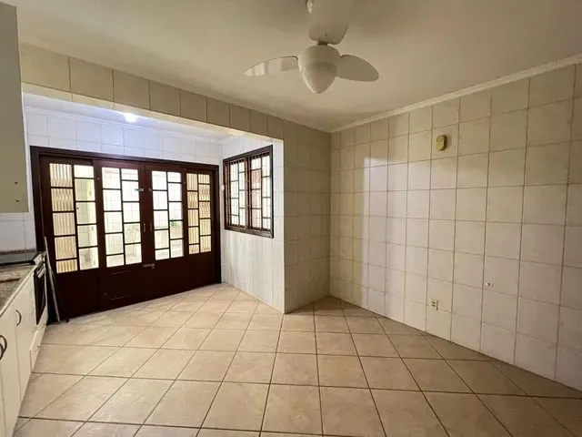 Imagem 14: Casa com Piscina Alto Padrão