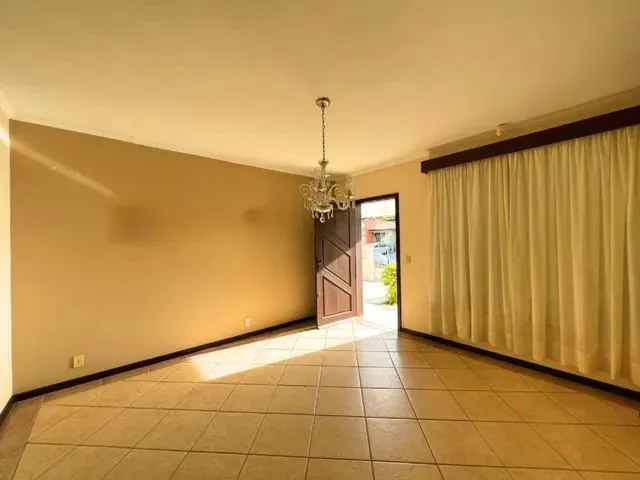 Imagem 15: Casa com Piscina Alto Padrão