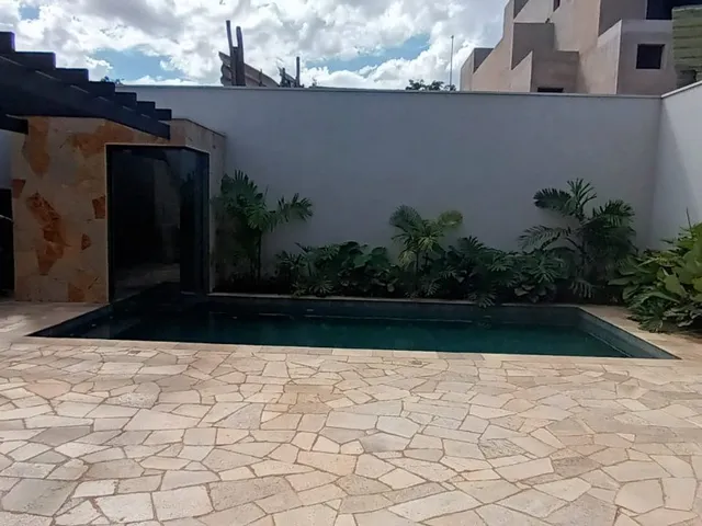 Imagem: A casa possui 4 Dormitórios, 4 Suítes, 5 Banheiros, 4