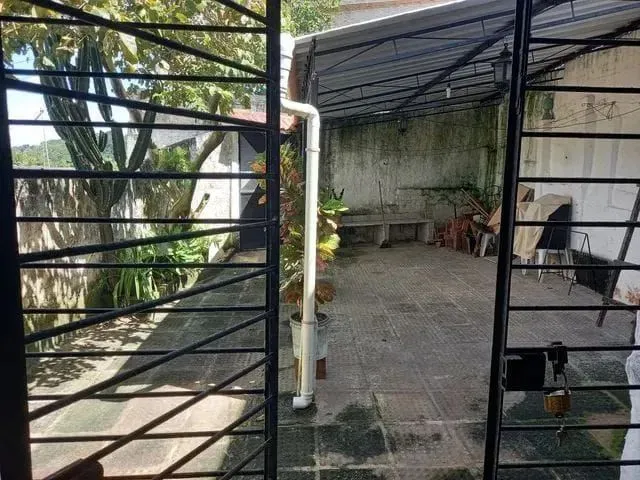 Imagem: A casa possui 4 Dormitórios, 1 Suíte, 2 Banheiros e está