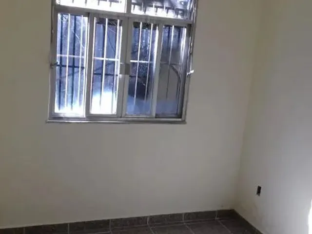 Imagem: 4 Casas, 2 Garagens e Uma Loja. Vendo Barato