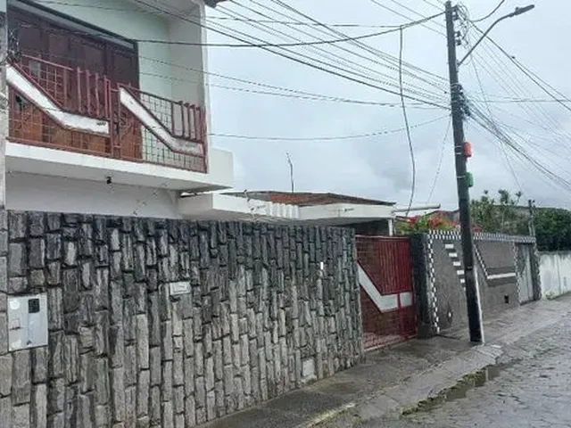 Imagem: Casa de 04 Quartos no Conjunto Feira Vi