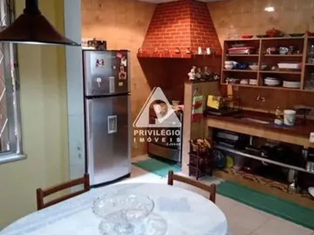 Imagem: Casa de 5 Quartos Disponível para Venda