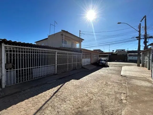 Imagem: Casa Simples de 2 Quartos na Qno 18