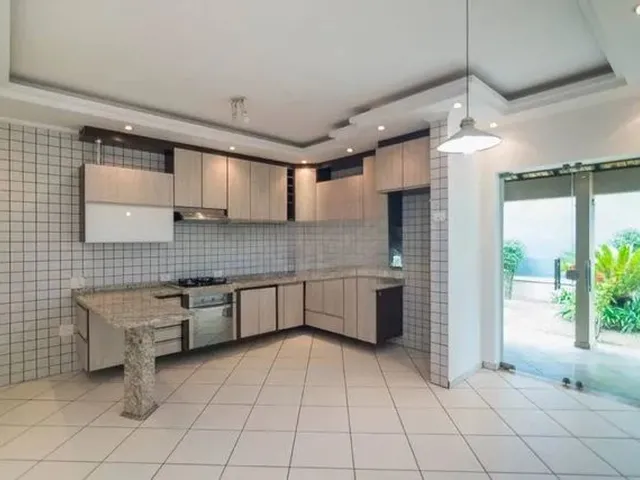 Imagem 13: Sobrado para Venda e para Alugar - 240 M² - 03 Dormitórios Sendo Uma Suíte