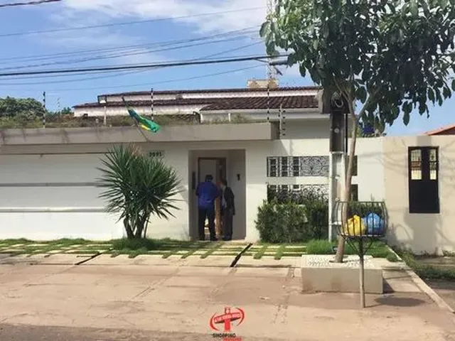 Imagem: A casa possui 2 Dormitórios, 4 Banheiros, 2 Vagas na