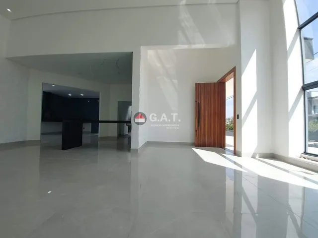 Imagem: A casa em condomínio possui 3 Dormitórios, 3 Suítes, 4