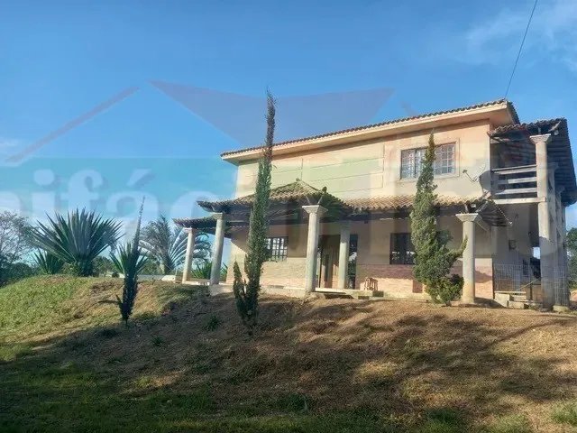 Imagem: A fazenda possui 3 Dormitórios, 3 Suítes, 7 Banheiros, 6