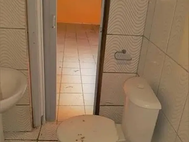 Imagem 11: Próximo Ao Centro Educacional Moreira Menezes, Igreja Batista Vale da Benção, Farmacia