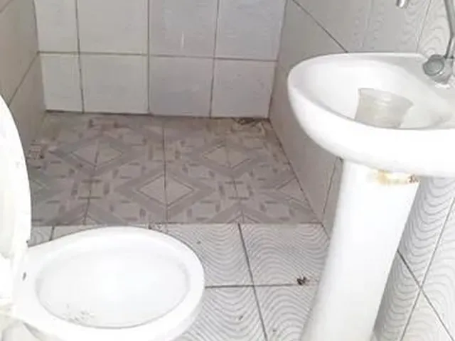 Imagem 10: Próximo Ao Centro Educacional Moreira Menezes, Igreja Batista Vale da Benção, Farmacia