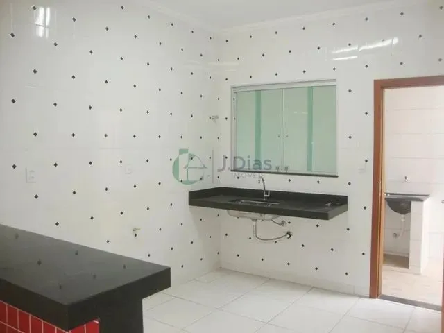 Imagem: Casa 02 Quartos no Bonsucesso