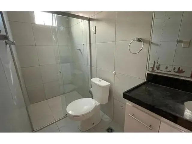 Imagem 3: Amplo Apartamento de 4 Quartos com Varanda e Vagas de Garagem, a 350M da Praia!