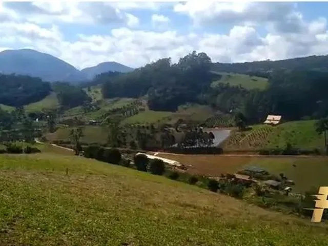 Imagem: Terreno com Vista para a Pedra Azul e Forno