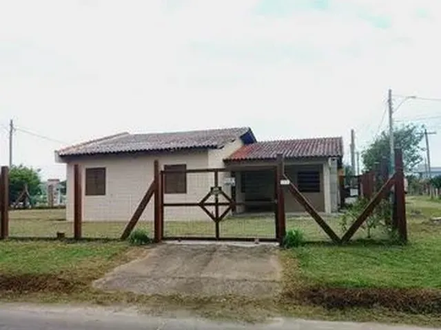 Imagem 1: Casa de 3 Dormitórios com Suíte, a Poucos Metros da Praia, no Bairro Nova Tramandaí!