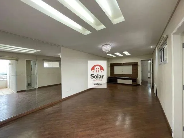 Imagem: O apartamento possui 3 Dormitórios, 1 Banheiro, 2 Vagas na
