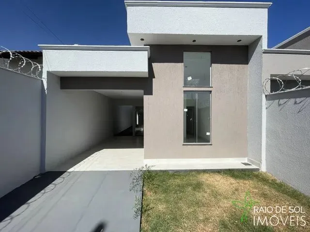 Imagem: A casa possui 3 Dormitórios, 1 Suíte, 2 Banheiros, 2