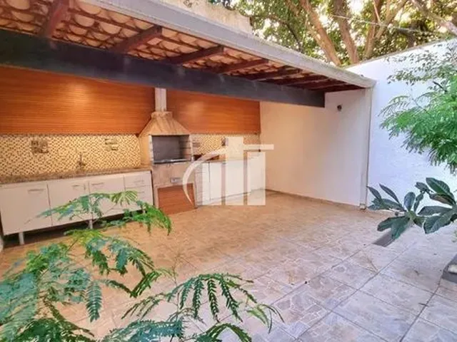 Imagem: Casa Espaçosa com Quintal, Jardim e Área