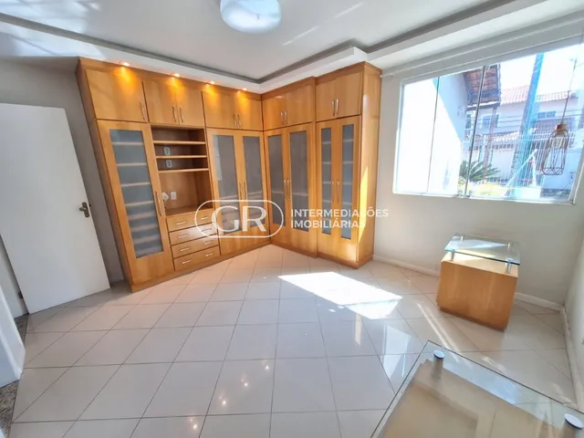 Imagem 2: Casa linear na Morada da Colina com piscina