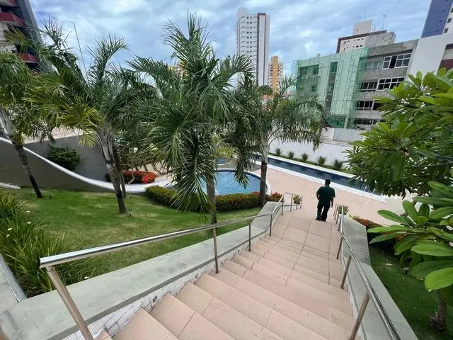 Imagem 1: Apartamento Mobiliado de 80M² no 32° Andar com 3 Quartos para Locação no Aeroclube