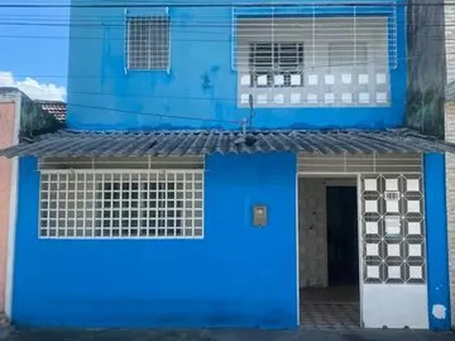 Imagem: A casa possui 5 Dormitórios, 2 Banheiros, 1 Vaga na