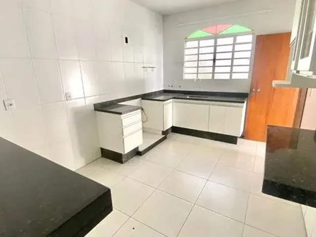 Imagem: Casa com 4 Dormitórios À Venda, 188 M²