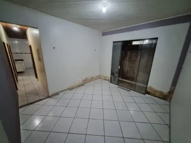 Imagem: A casa possui 3 Dormitórios, 1 Suíte, 2 Banheiros, 1 Vaga
