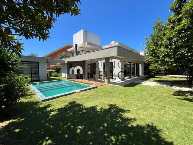 Imagem: Casa para locação com 6 suítes à 200m