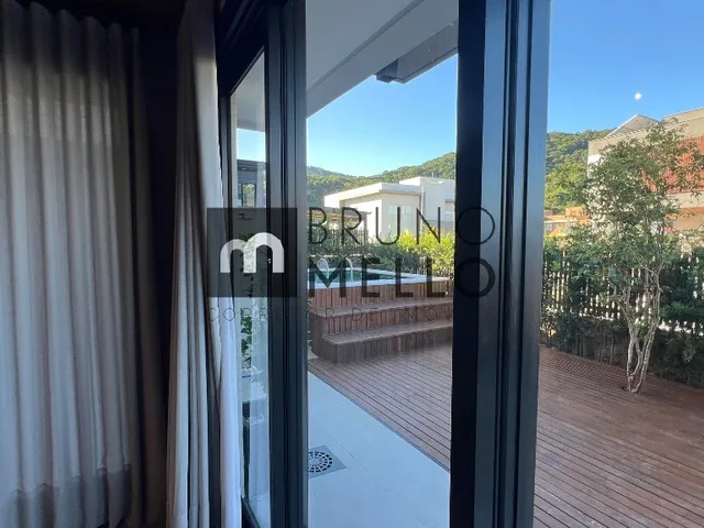 Imagem 3: Casa individual com 3 suítes e piscina aquecida no Villa Pamplona, Floripa/SC