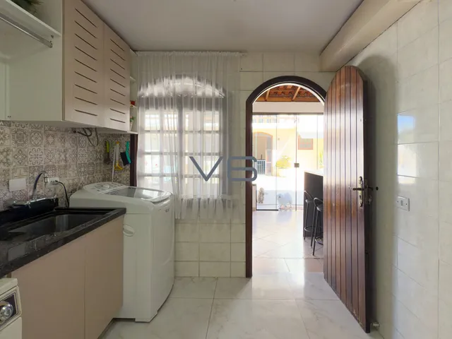 Imagem 8: Casa com 4 Quartos - 1 Suíte - 7 Vagas de garagem - 203,81 m² privativos, no bairro