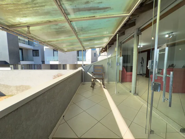 Imagem 5: Casa com 4 dormitórios e 1 suíte, 266m² privativos, 6 vagas de garagem, em Santa