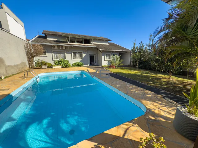 Imagem 9: Casa com 4 dormitórios e 1 suíte, 266m² privativos, 6 vagas de garagem, em Santa