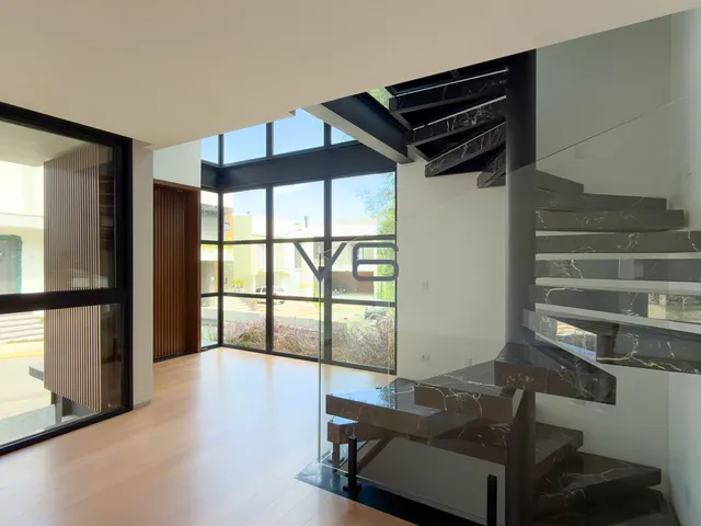Imagem 16: Casa Alto Padrão com 308m² privativos, 3 quartos sendo 2 suítes, 2 vagas de garagem