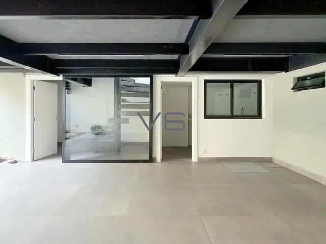 Imagem 10: Casa Alto Padrão com 308m² privativos, 3 quartos sendo 2 suítes, 2 vagas de garagem