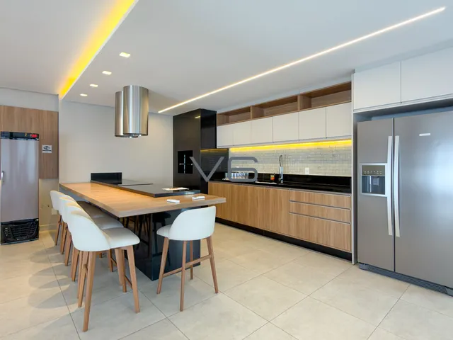 Imagem 13: Casa Alto Padrão com 230m² privativos, 3 quartos sendo 1 suíte, 3 vagas de garagem, no