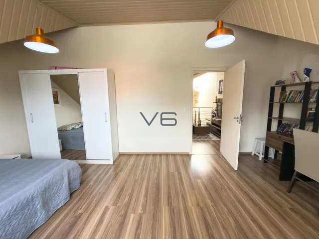 Imagem 7: Sobrado Alto Padrão com 239,13m² privativos, 1 suíte e 3 quartos, 4 vagas de garagem