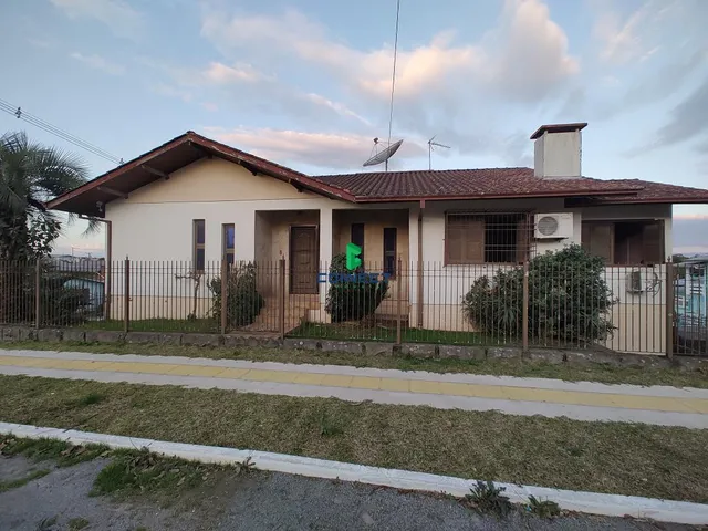 Imagem: Belíssima Casa de Esquina no Bairro Primeiro