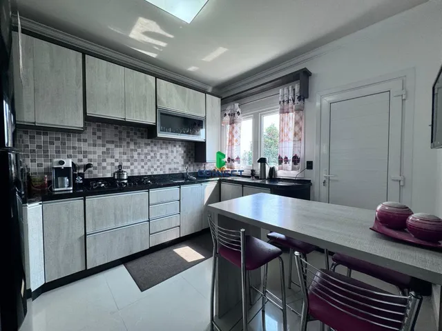 Imagem 10: CASA COM 4 DORMOTÓRIOS