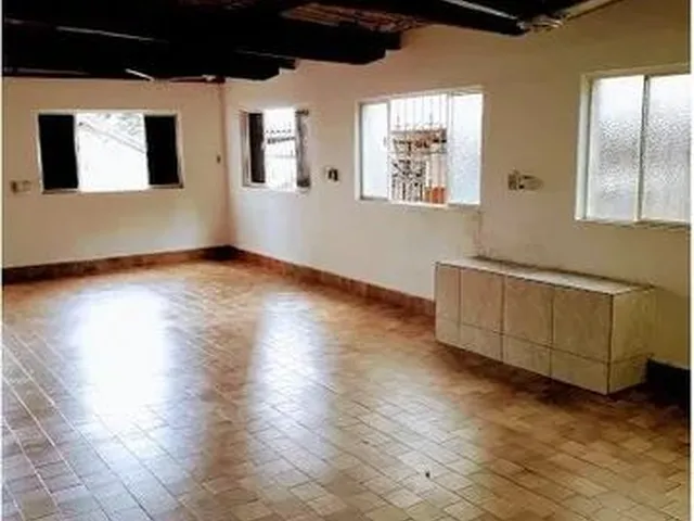 Imagem 2: Kitnet /Salão de Fundos com Entrada Independente , Lugar Tranquilo e Familiar .Bairro