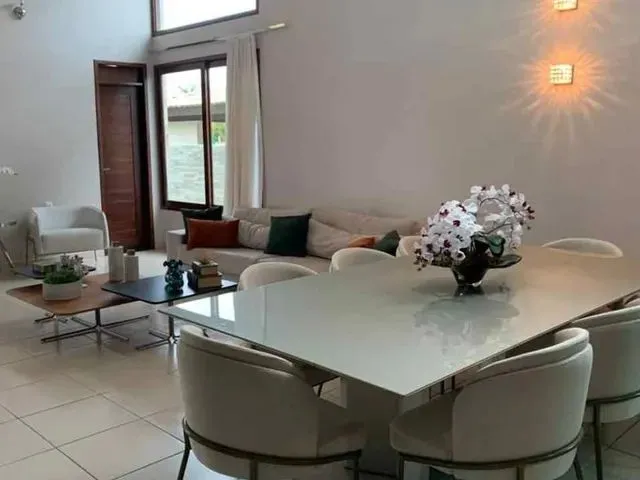 Imagem: Casa - 4 Quartos - 2 Suítes - 250,00M²