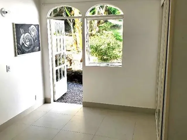 Imagem: Anual - Quasi no Centro de Buzios, Kitnet