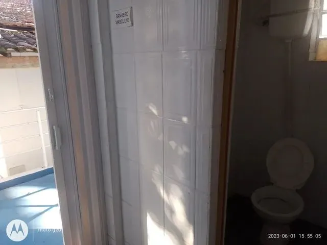 Imagem: A casa possui 3 Dormitórios, 3 Suítes, 5 Banheiros,