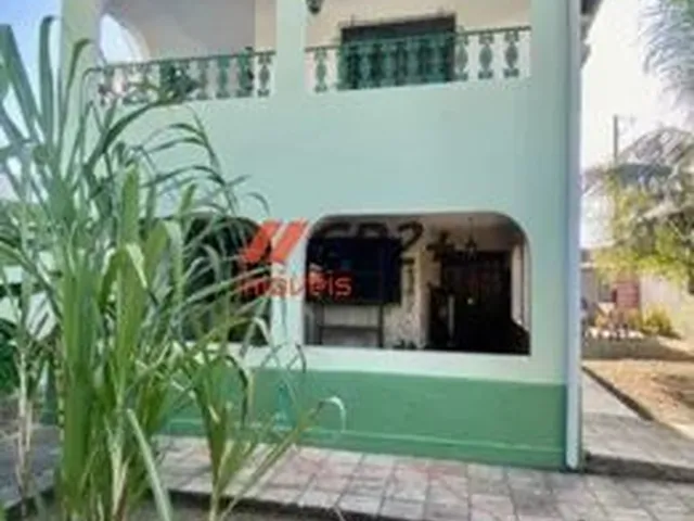 Imagem: Casa À Venda com 4 Quartos, 2 Suítes em