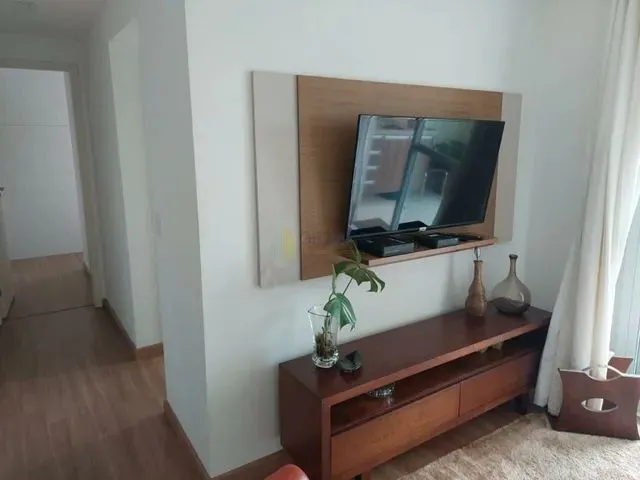 Imagem: O apartamento possui 2 Dormitórios, 1 Suíte, 2 Banheiros,