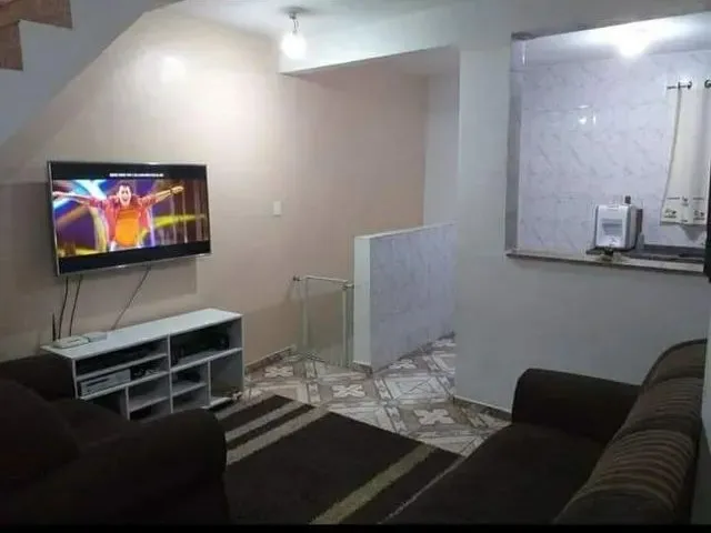 Imagem: A casa possui 3 Dormitórios, 1 Suíte, 3 Banheiros e está